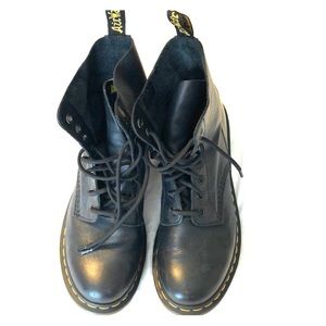 Women’s sz 10. 1460 Pascal black Dr. Martens
